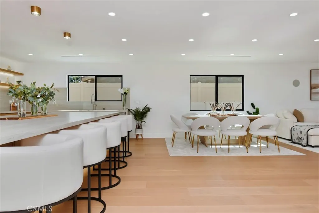 Open floor plan - neutral tones, and comfortable natural lighting. Open floor plan - neutral tones, and comfortable natural lighting.