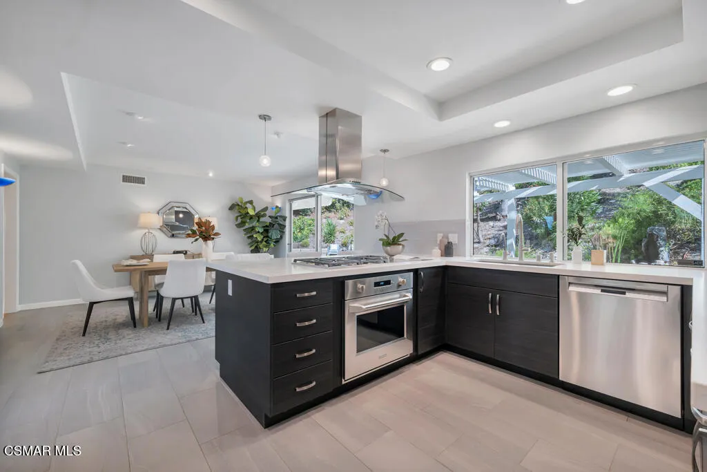 Kitchen/Dining Kitchen/Dining