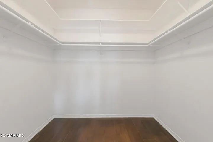 Walk-In-Closet