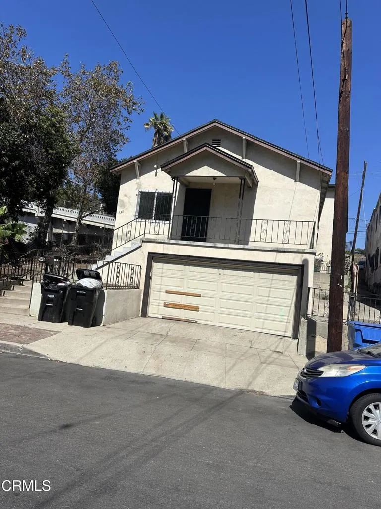 2car garage 739