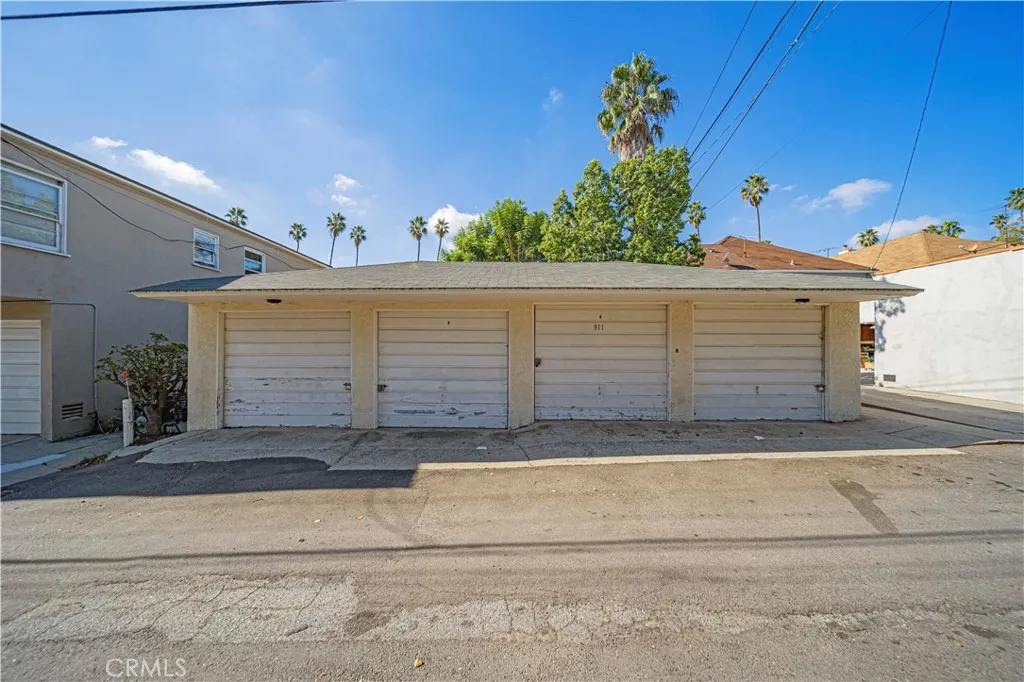 Garage is 2nd from the left. Garage is 2nd from the left.