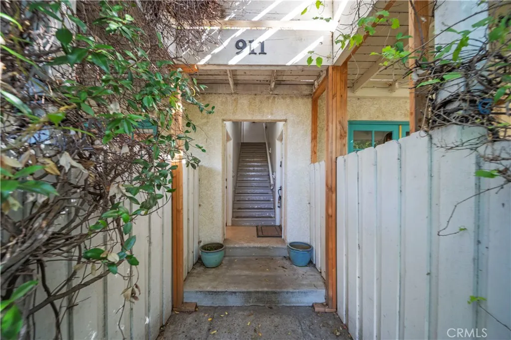 Very private entrance to the front four units. Unit B is on the left. The 5th unit is in the back of this building. Very private entrance to the front four units. Unit B is on the left. The 5th unit is in the back of this building.