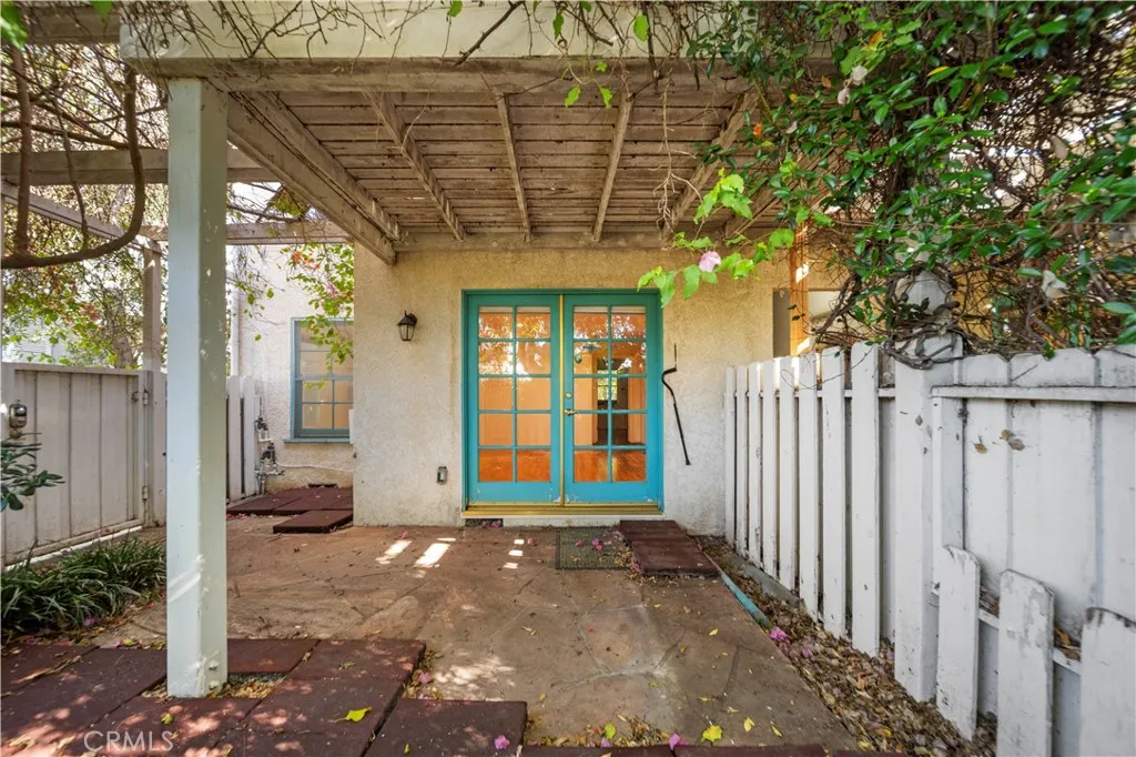 Large patio with plenty of space to bar-b-que and entertain. Large patio with plenty of space to bar-b-que and entertain.