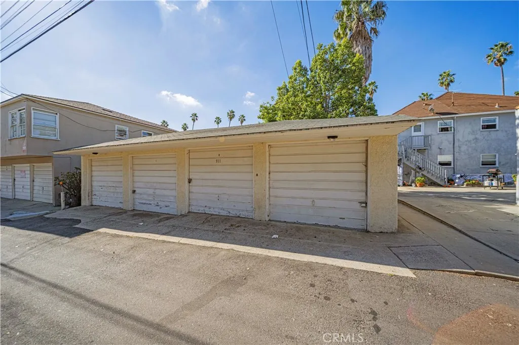 The detached garage is behind the building. The detached garage is behind the building.