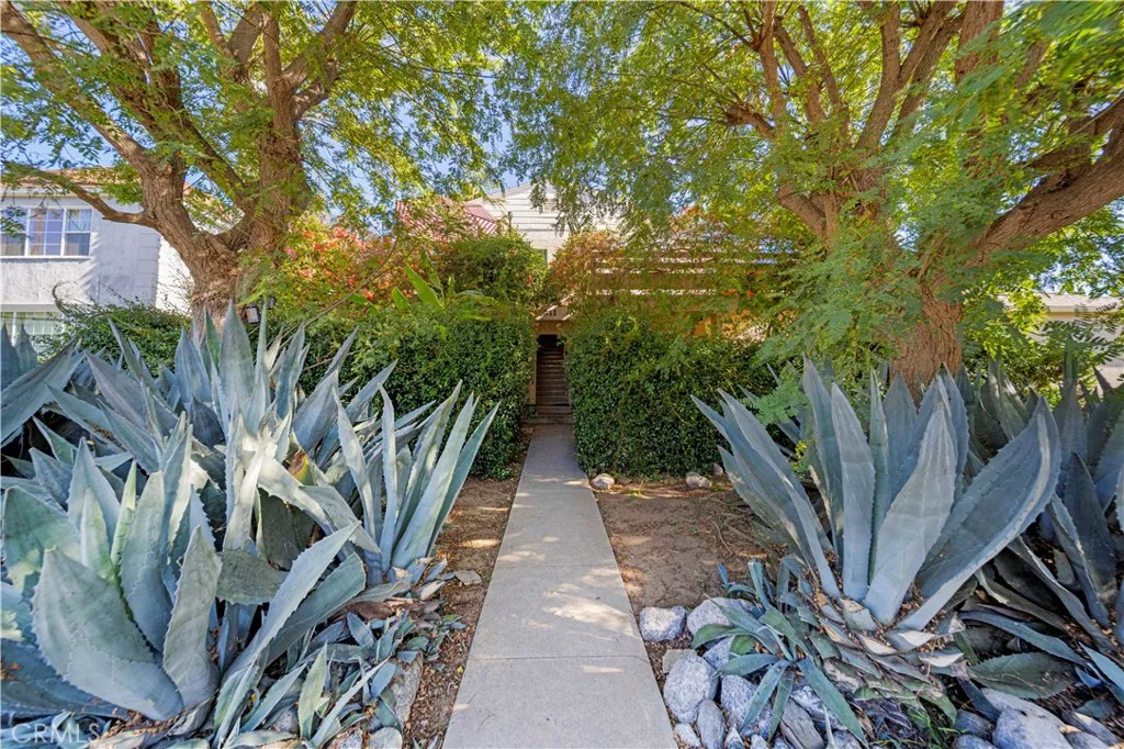 Charming Beach Bungalow 911 21st Street, Santa Monica Between Montana & Wilshire. Charming Beach Bungalow 911 21st Street, Santa Monica Between Montana & Wilshire.