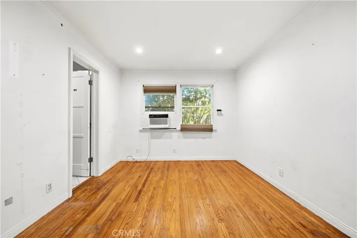 Large bedroom with en-suite