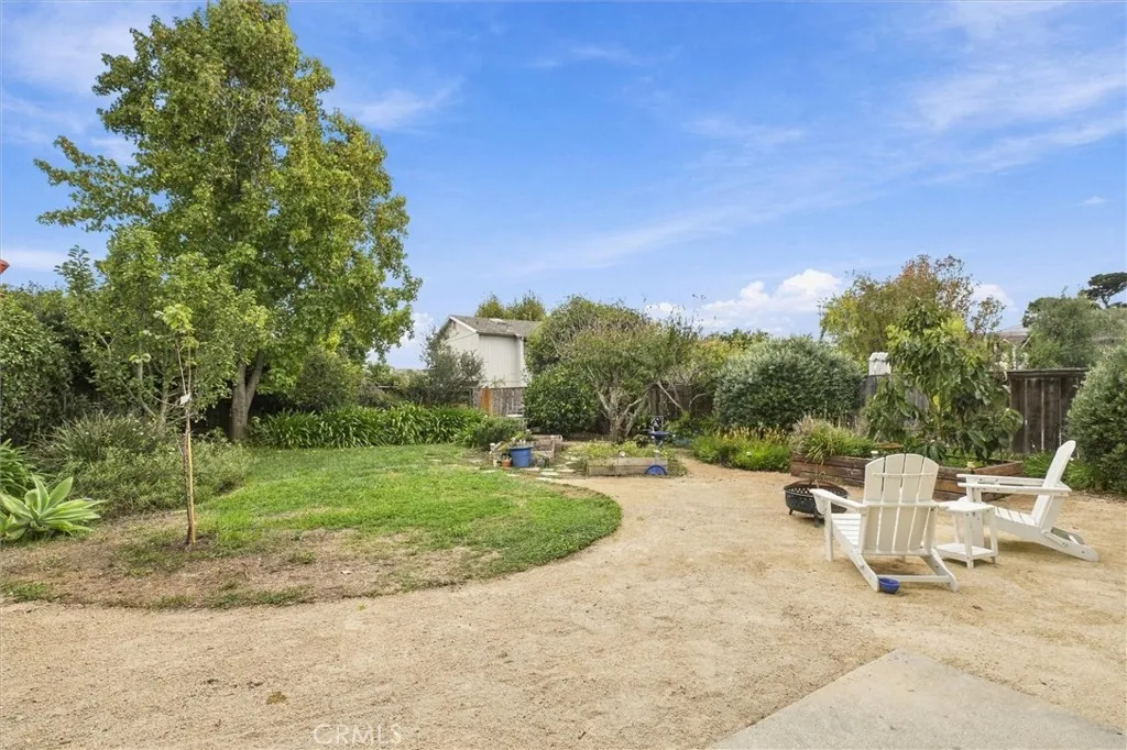 Wonderful, huge backyard with many trees, including producing fruit trees. The lot is 7400 square feet!!! Wonderful, huge backyard with many trees, including producing fruit trees. The lot is 7400 square feet!!!