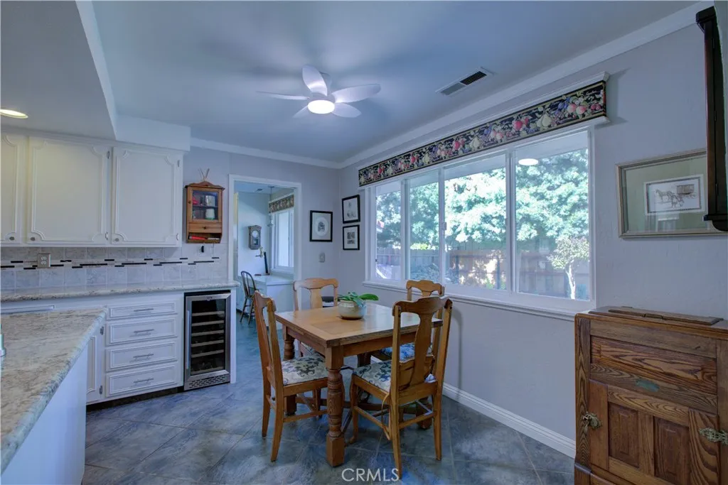 Eat in Kitchen 4