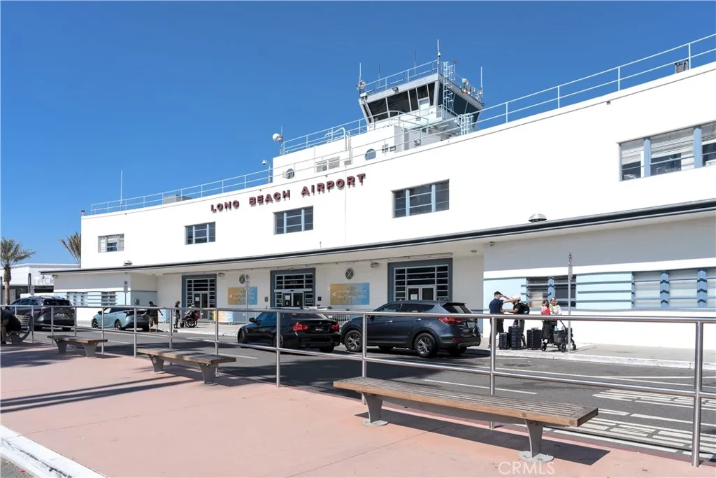 Long Beach Airport, 7 minutes away, consistently scores near the top in national travel and reader polls, including high marks from Condé Nast Traveler, USA Today 10Best, and The Washington Post.
