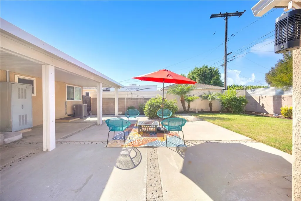 Large Backyard, Vinyl Covered Patio, spacious lawn... it makes for a place you will love for Entertaining.