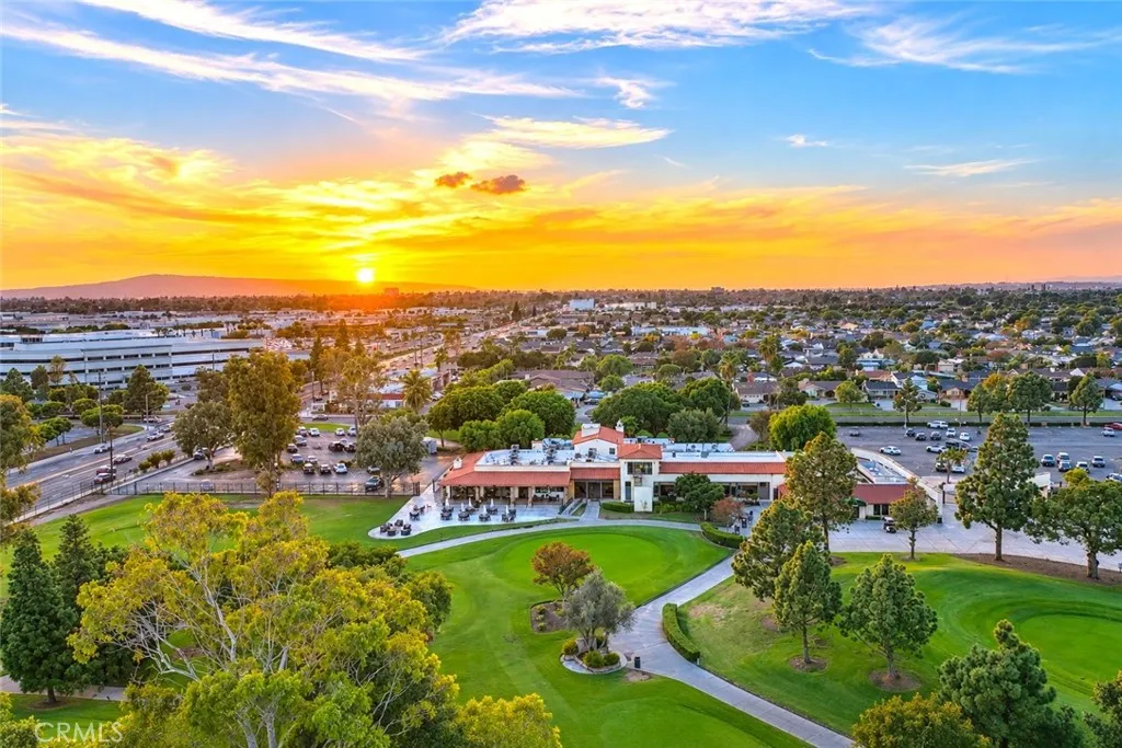Lakewood Country Club, 6 minutes away is a historic, public 18-hole championship golf course. You will love it!