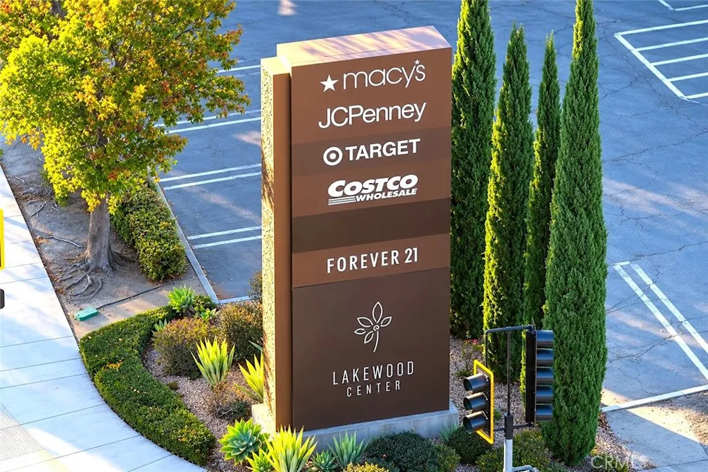 Lakewood Center & Costco, 4 minutes away, is everything anyone needs in day to day shopping experience. Yes, they have Costco gas!!!