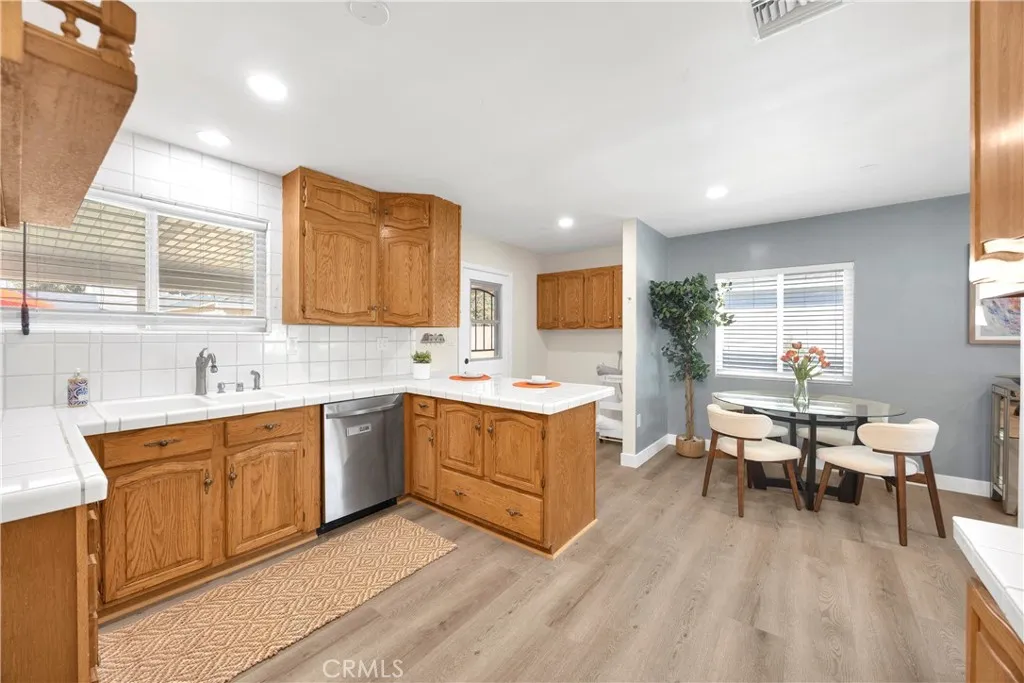 What a great flow from kitchen to eating areas.