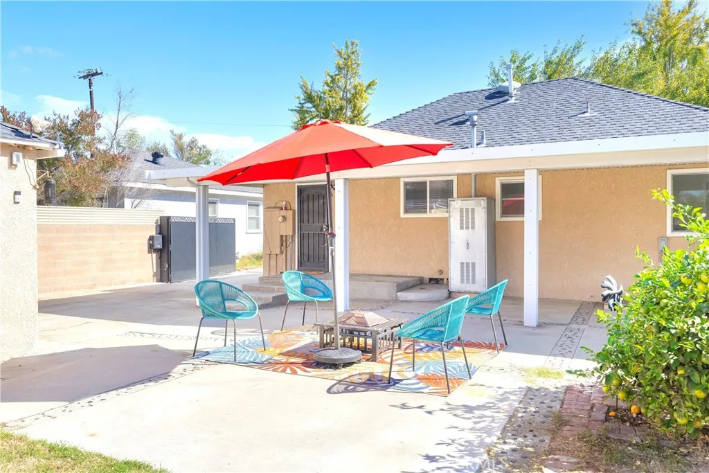 Automatic Gated entry from your long driveway into your backyard.