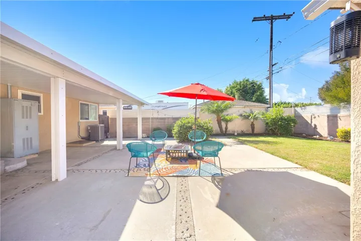 Large Backyard, Vinyl Covered Patio, spacious lawn... it makes for a place you will love for Entertaining.