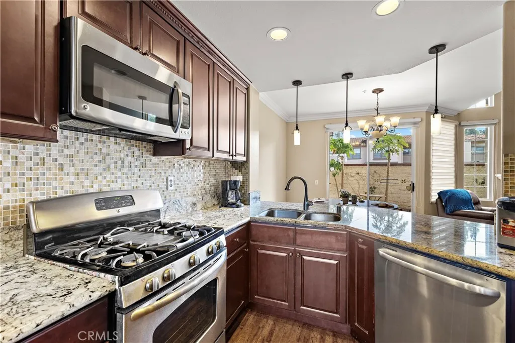Kitchen with all the appliances included. Kitchen with all the appliances included.