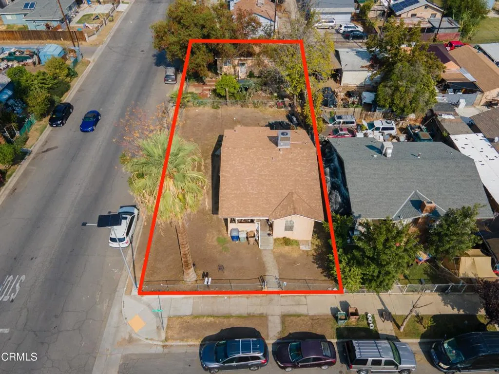 1 Lot with 2 Houses 1 Lot with 2 Houses