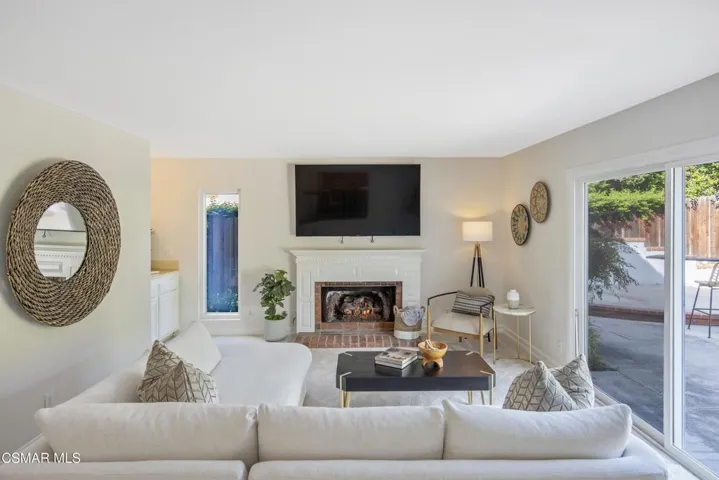 1043 Chatham Court, Thousand Oaks