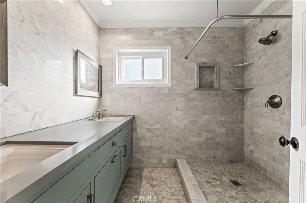 Master Bedroom - Bathroom