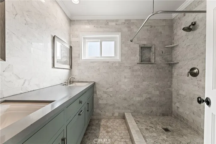 Master Bedroom - Bathroom