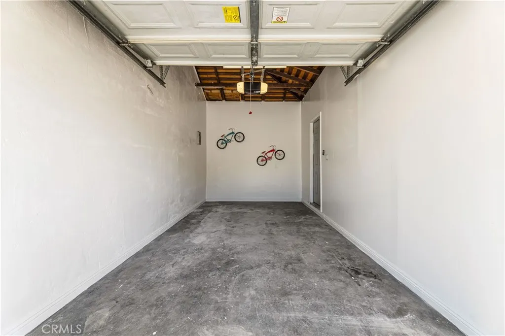 1300 S Primrose garage