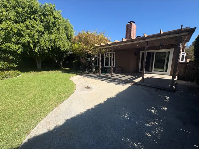Looking toward back patio