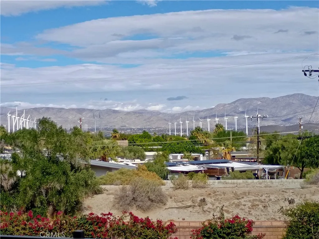 Beautiful city lights & mountain views! Beautiful city lights & mountain views!