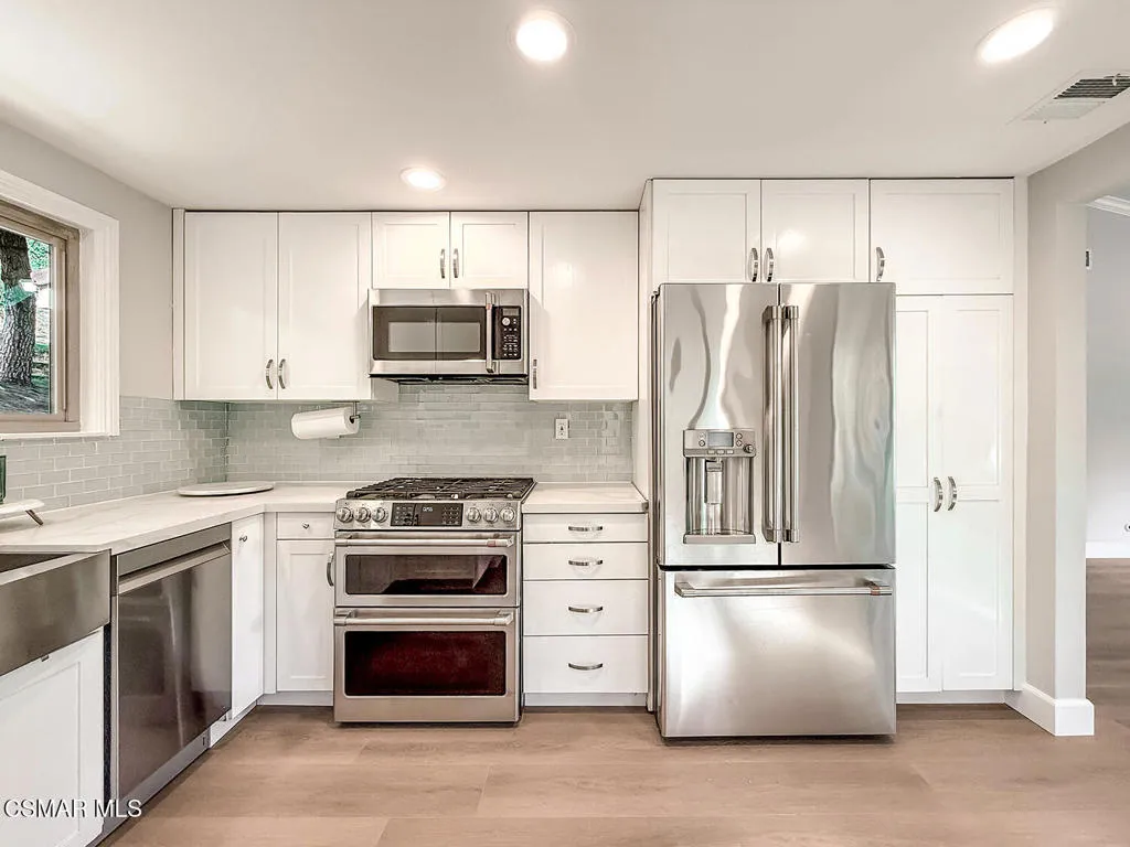 cLiving Dining and Kitchen11