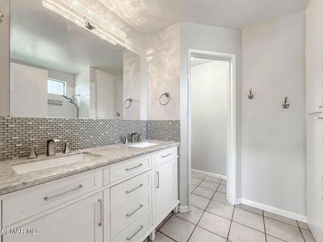 ePrimary Bedroom Suite4