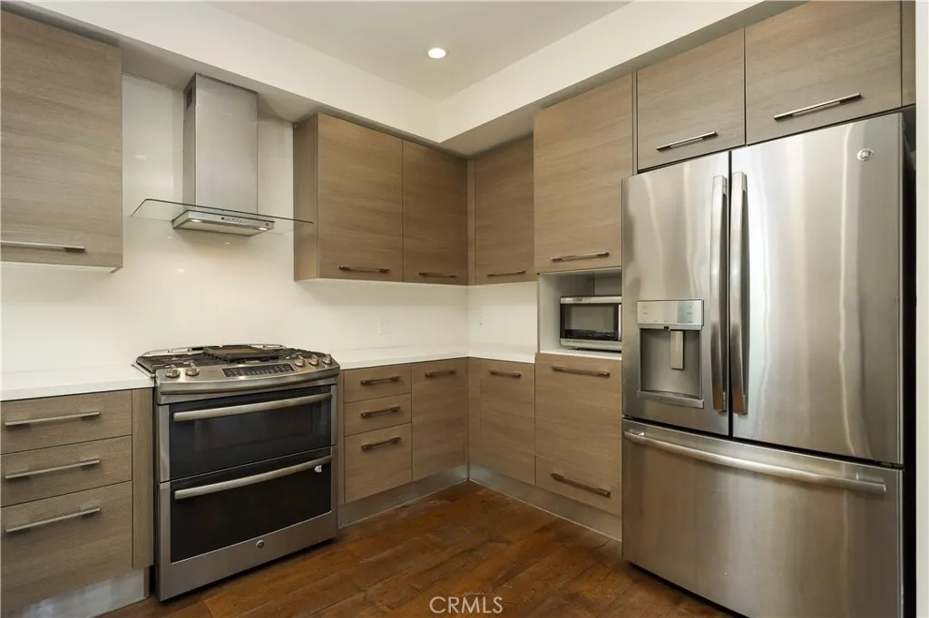 Sleek Cabinetry & Appliances Sleek Cabinetry & Appliances