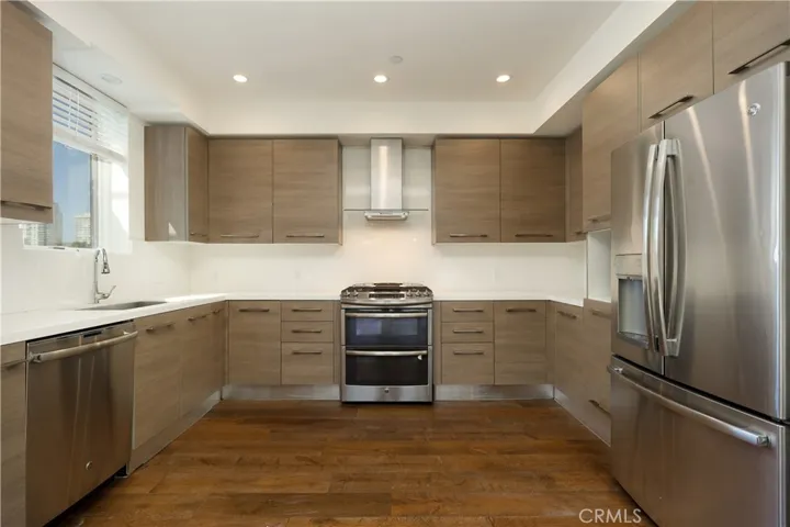 Sleek Kitchen Finishes