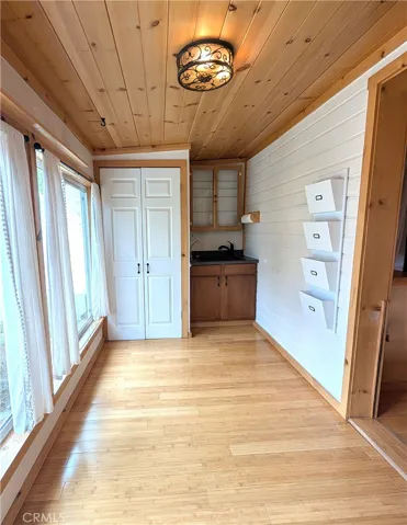 LAUNDRY/MUD ROOM