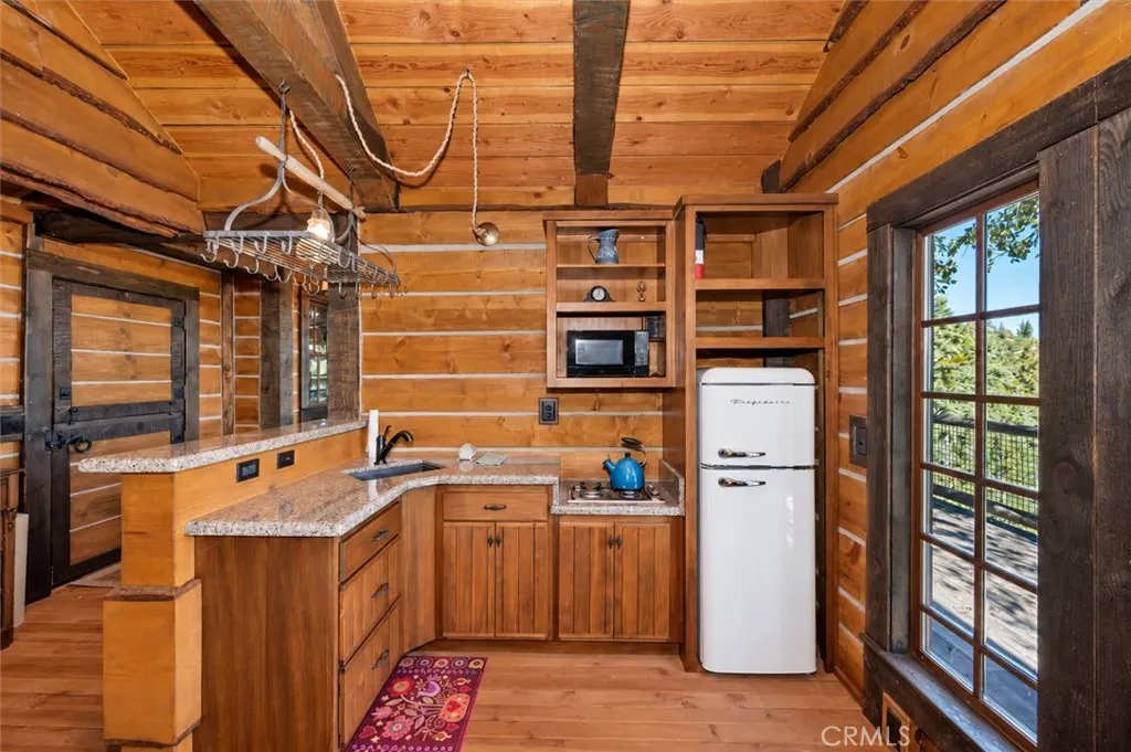 Tree House kitchen