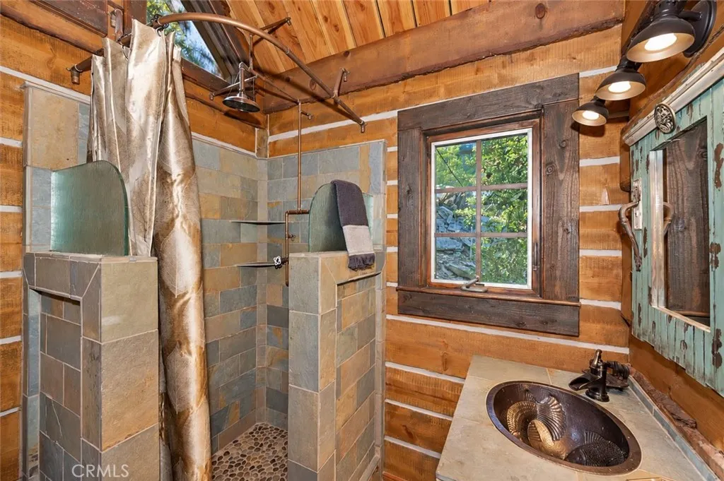Tree House bathroom