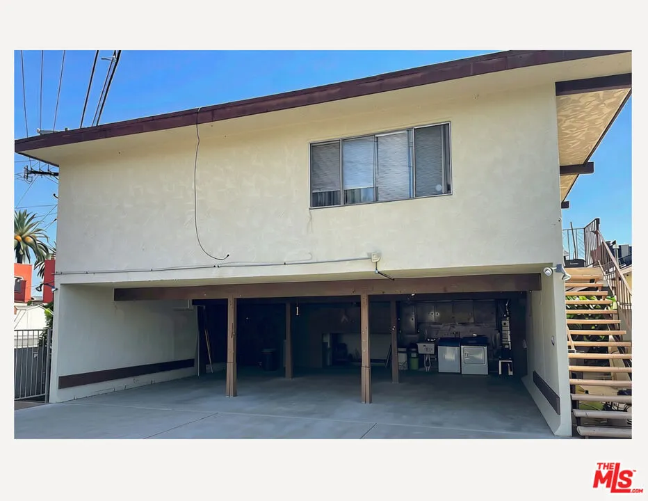 Back Apartment with AI