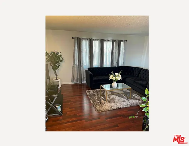 Back Apartment with AI