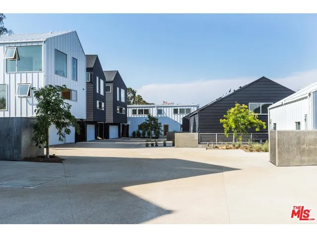 1704 Brewer Trail, Los Angeles, California 90026
