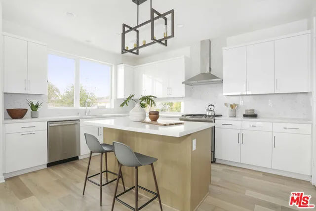 1118 N Avenue 56, Highland Park, California 90042