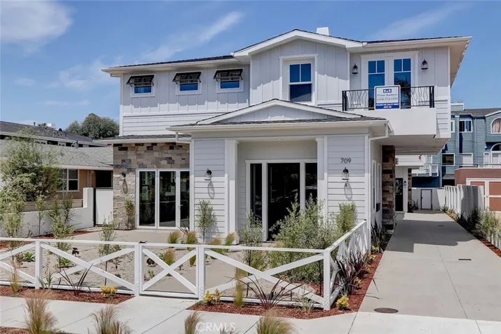 709 Elvira Avenue B, Redondo Beach, California 90277