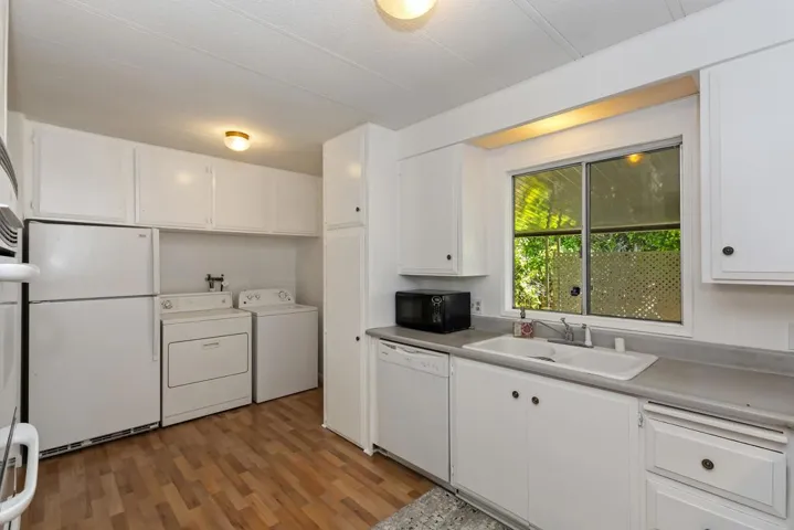 013_Kitchen