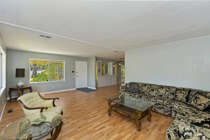 006_Living Room