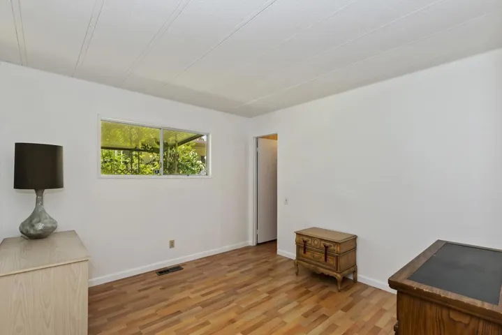 015_Bedroom