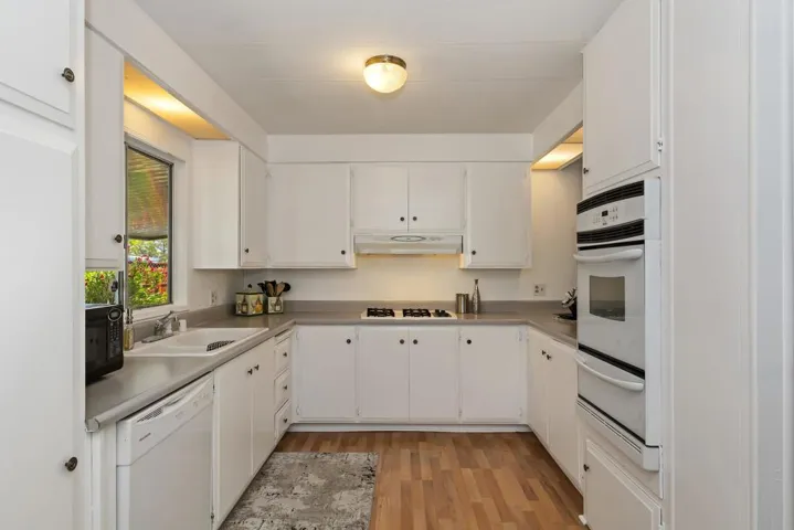 012_Kitchen
