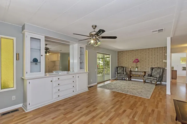 008_Family Room