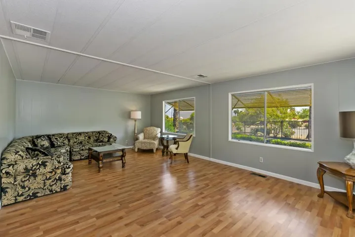 005_Living Room