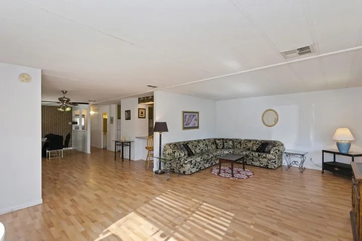 007_Living Room