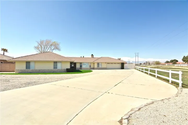 12485 Reata Road, Apple Valley, California 92308