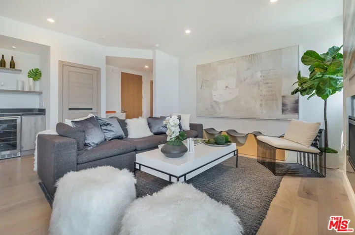 1367 N Alta Vista Boulevard 403, Los Angeles, California 90046