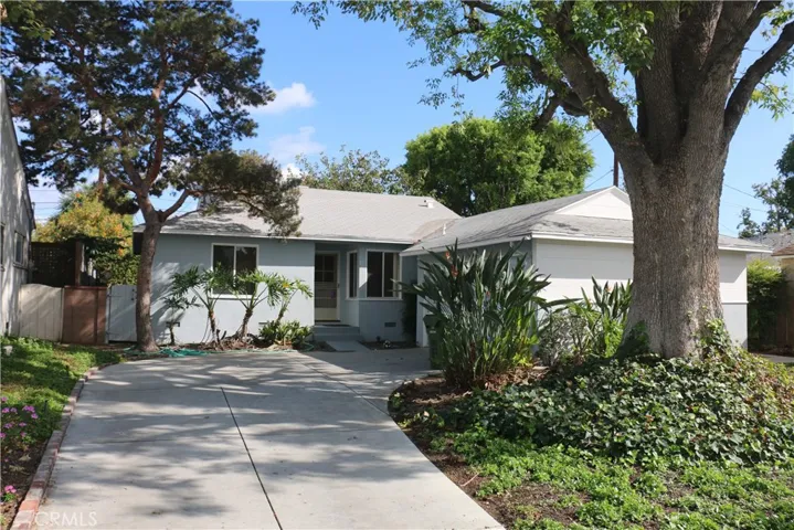 7930 Driscoll Avenue, Lake Balboa, California 91406