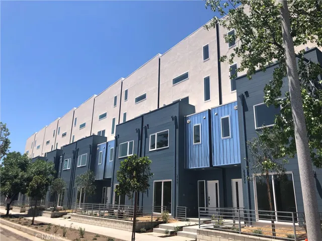 5625 N Bella Blanco Drive, North Hollywood, California 91601